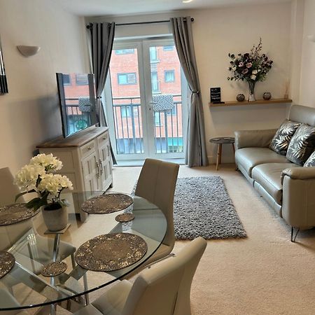 City Centre Apartment. Wrexham Exterior photo