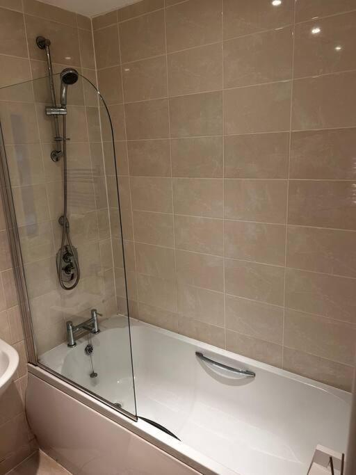 City Centre Apartment. Wrexham Exterior photo