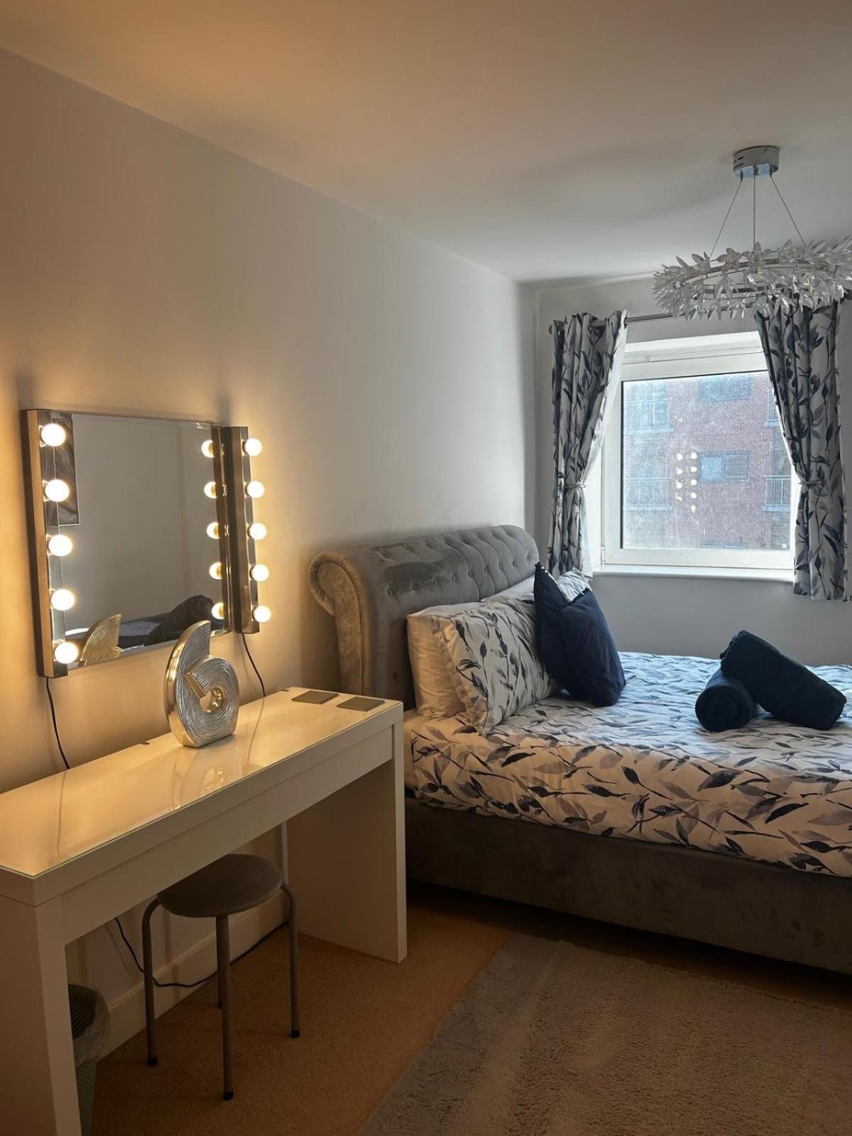 City Centre Apartment. Wrexham Exterior photo
